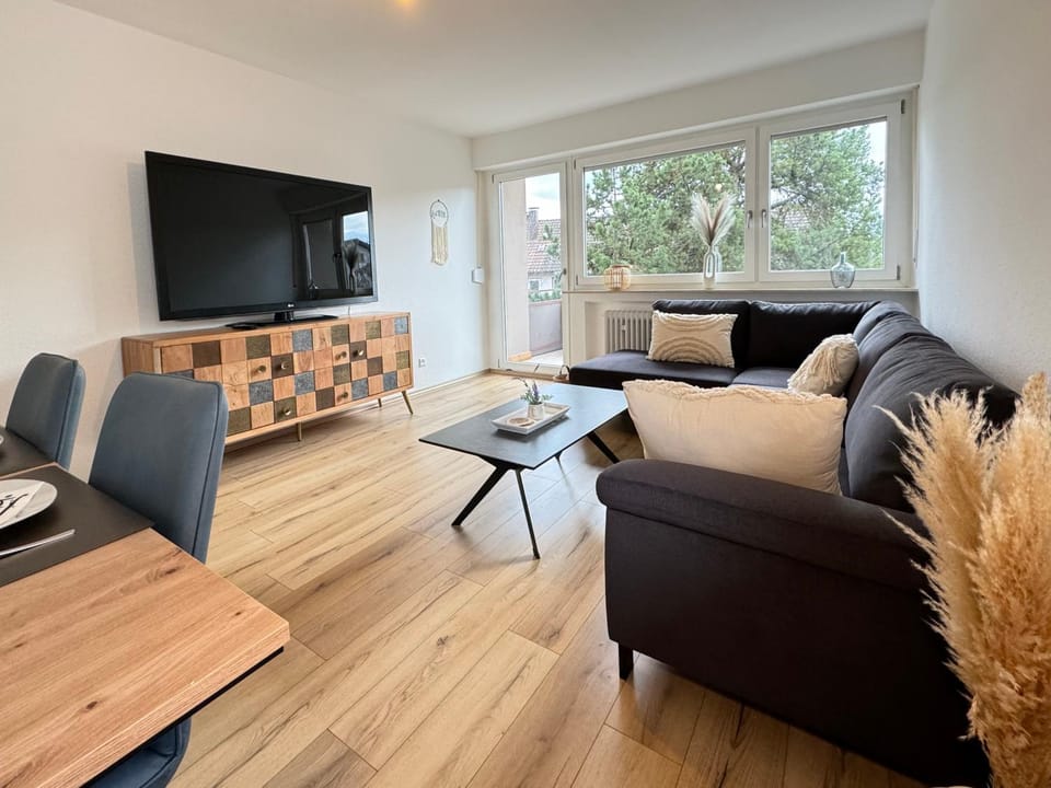 Communal lounge/ TV room, TV and multimedia, Living room, Seating area, Evening entertainment