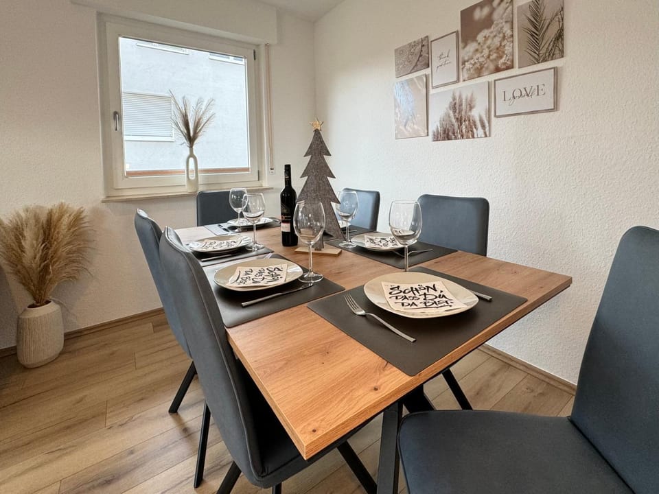 Seating area, Dining area