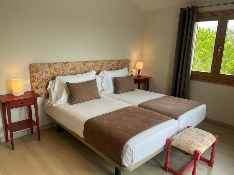 Bedroom, locker, air conditioner