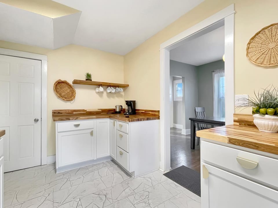 2BR Family Charmer Duplex near Drake House in Des Moines