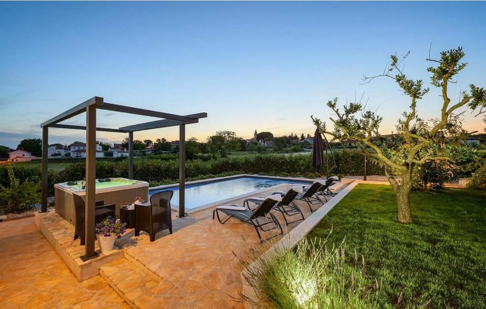 Garden, Hot Tub, Swimming pool