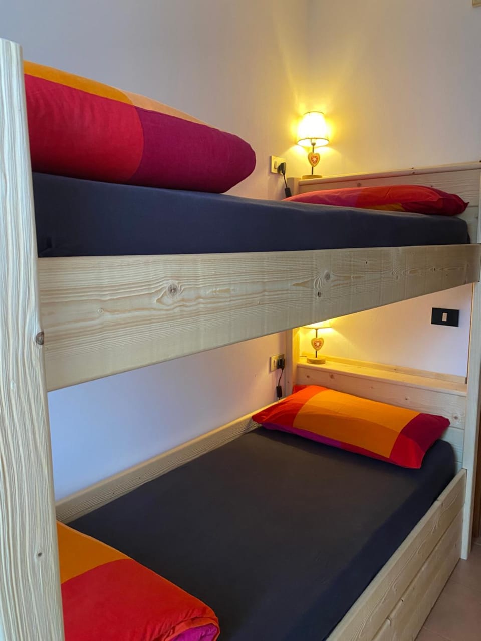 Bedroom, bunk bed