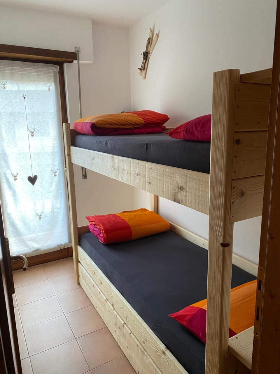 Bedroom, bunk bed