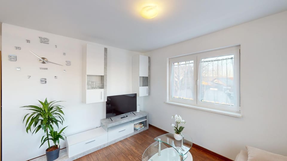 TV and multimedia, Living room, Photo of the whole room, Evening entertainment