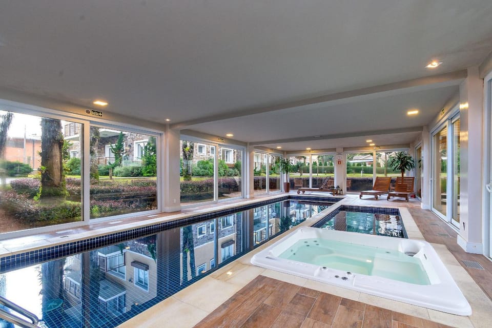 Belíssimo Apto com lareira e piscina aquecida! Apartment in Gramado