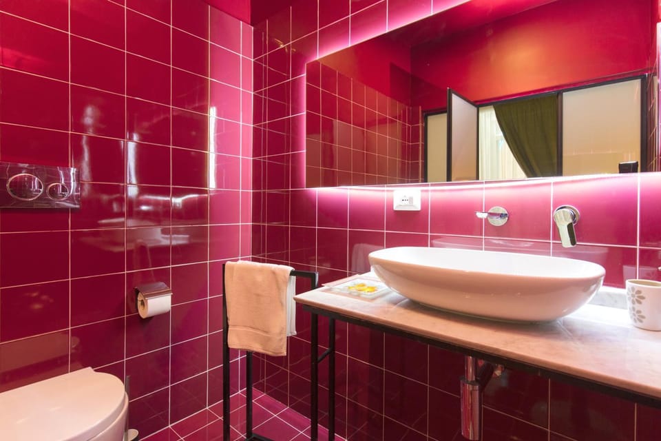Toilet, Bathroom, towels