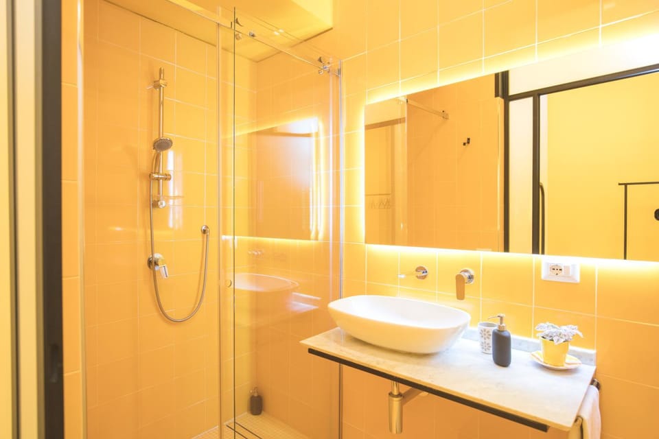 Shower, Bathroom, towels