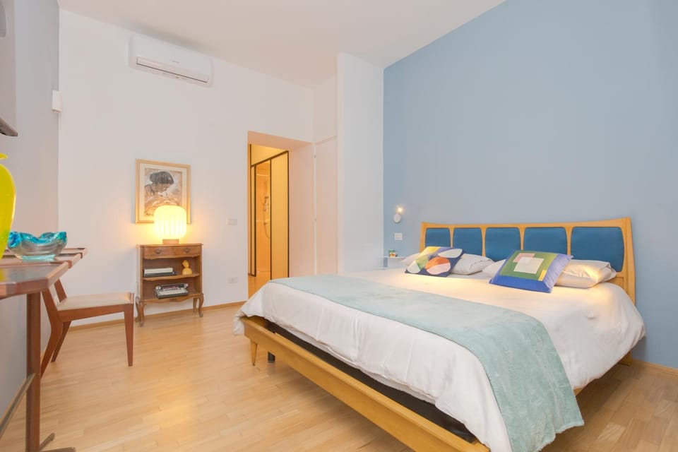 Bed, Photo of the whole room, Bedroom, air conditioner