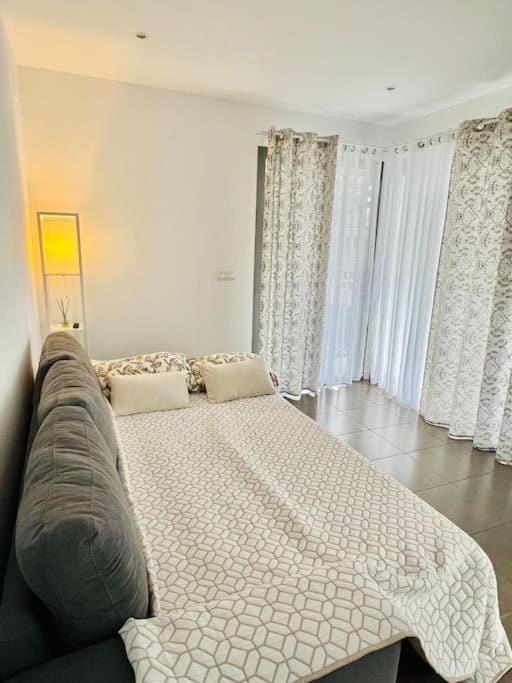 Bed, Living room