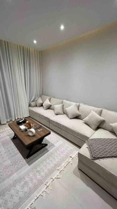 شقة جديدة ومميزة بحي الملقا Apartment in Riyadh