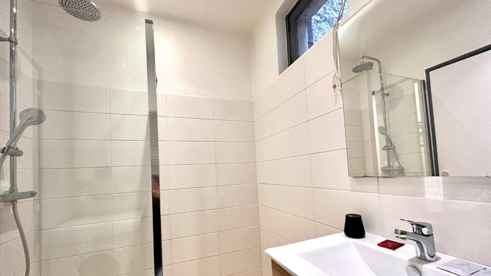 Shower, Bathroom, towels