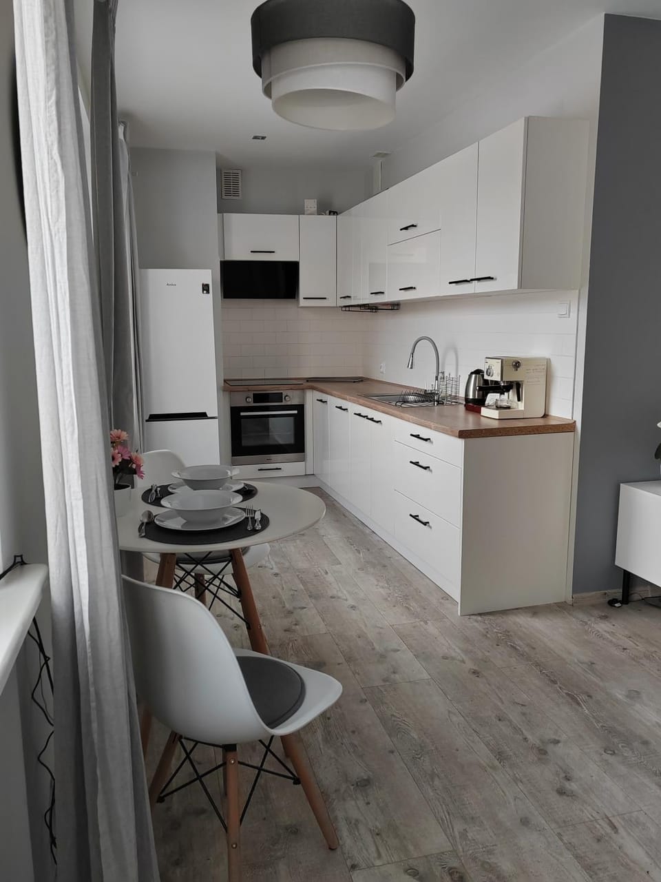 Kitchen or kitchenette, Dining area, stove