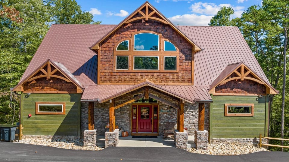 Waterfall Wanderland Chalet in Sevierville