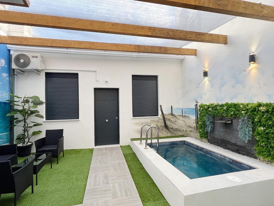 Swimming pool, Swimming pool