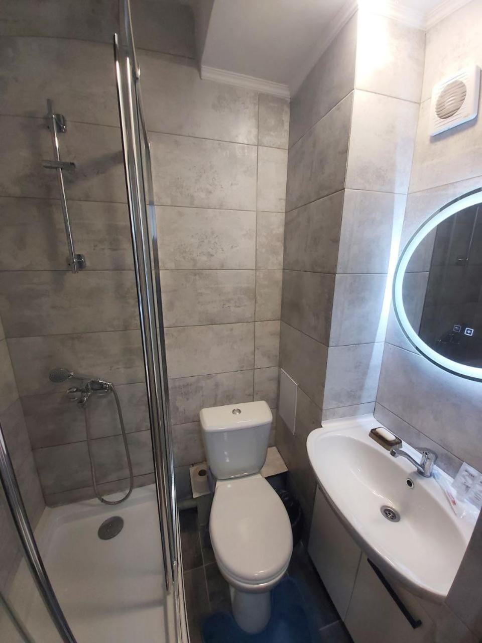 Светлые апартаменты Афины Apartment in Almaty