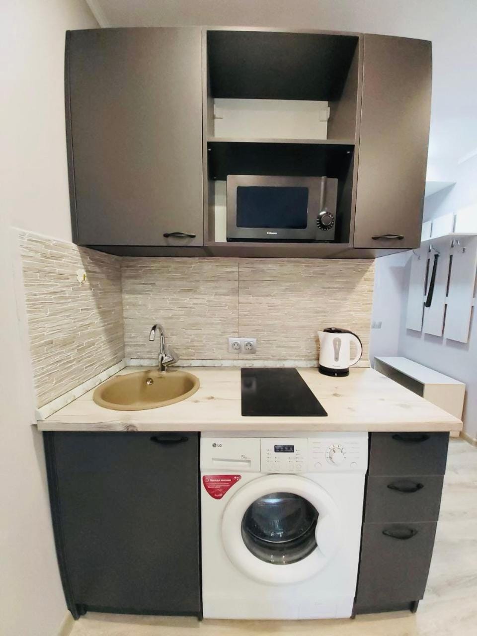 Светлые апартаменты Афины Apartment in Almaty