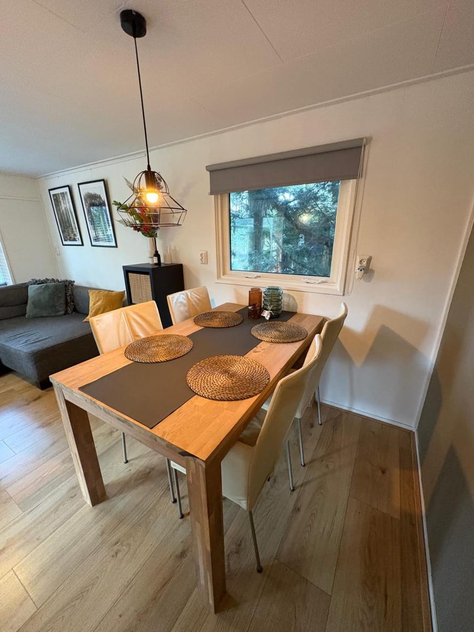 Seating area, Dining area