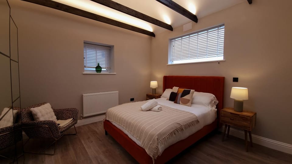 Bed, Seating area, Bedroom