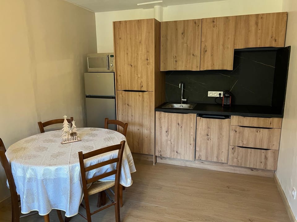 Coffee/tea facilities, Dining area, minibar, pet friendly, stove, kitchen