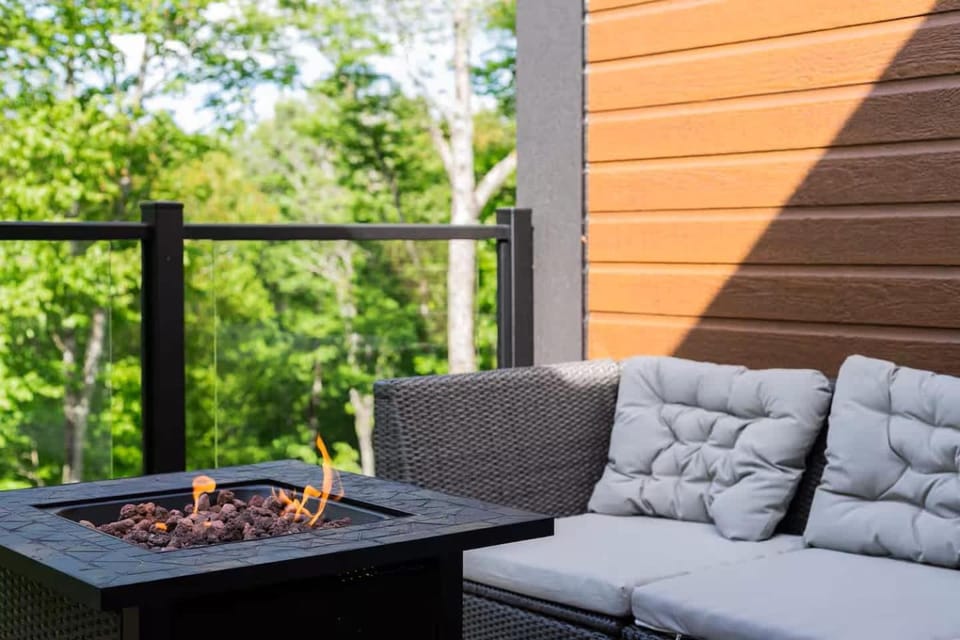 Private Hot Tub Mountain Forest Views Fireplace Chalet in Quebec