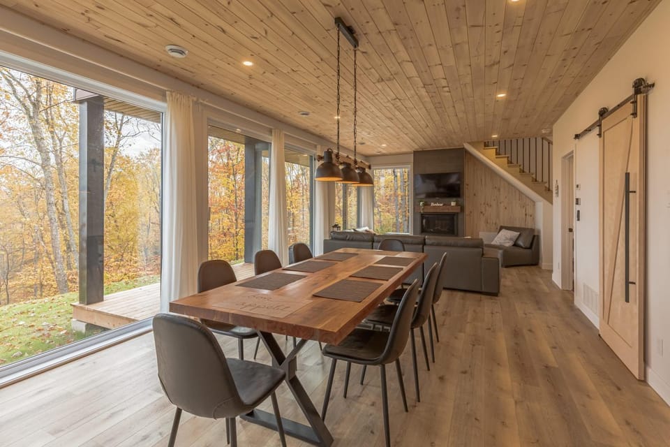 Private Hot Tub Mountain Forest Views Fireplace Chalet in Quebec
