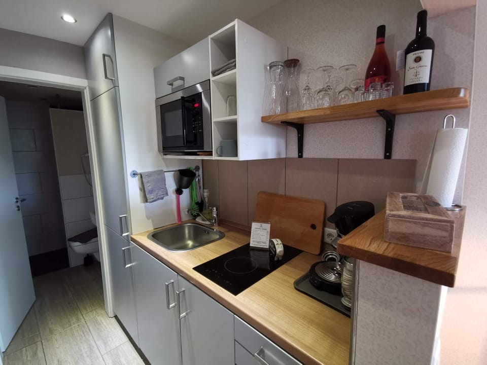 Kitchen or kitchenette, stove, kitchen
