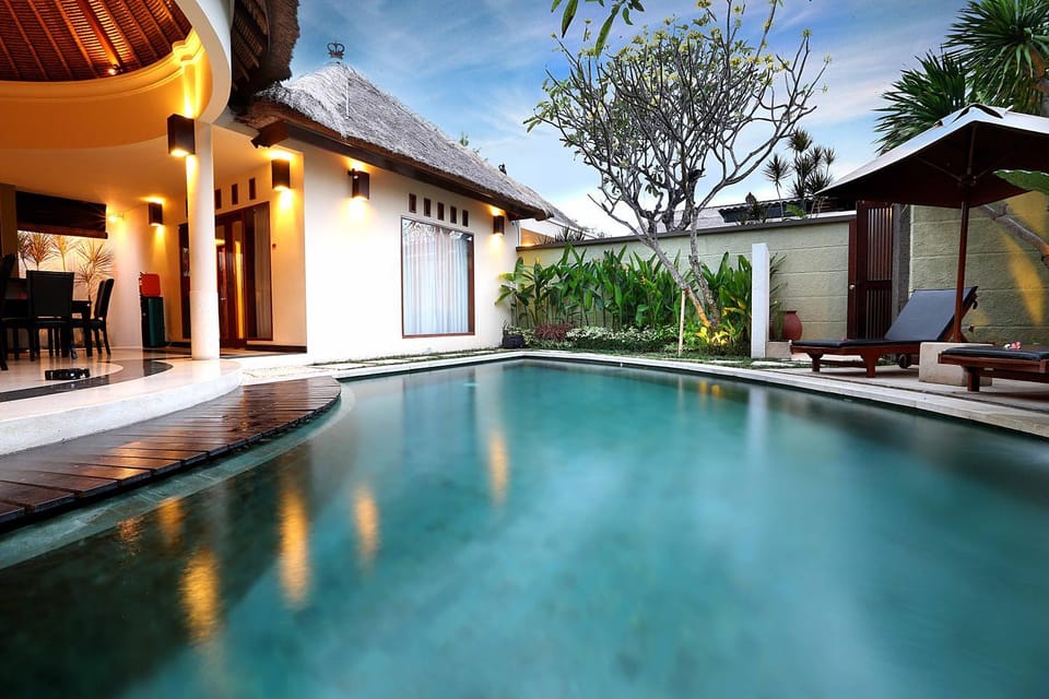 Decorative detail, Swimming pool, Swimming pool