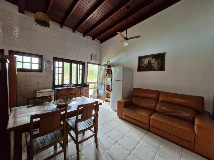 Apto 06 SUN HOUSE em Maresias à 100mts da praia Apartment in São Sebastião