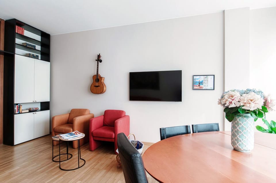 TV and multimedia, Living room, Seating area, Dining area, Evening entertainment