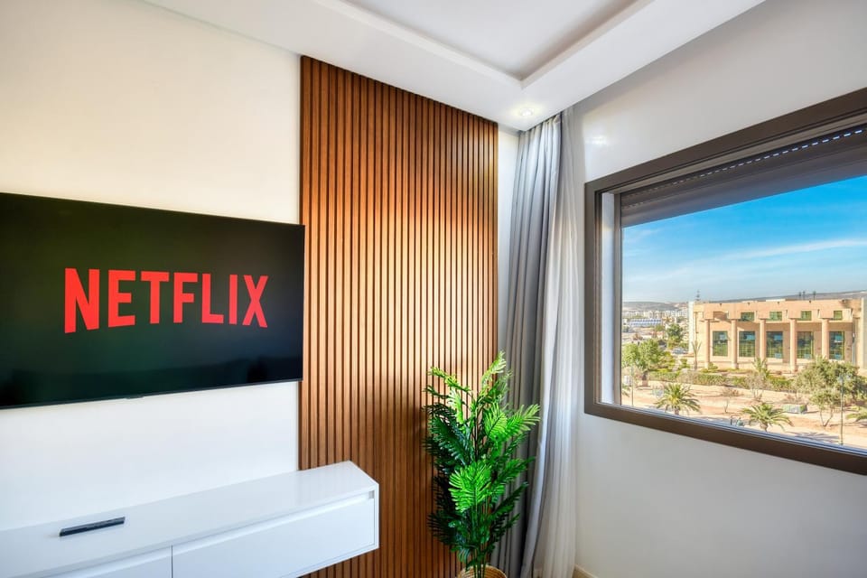 Communal lounge/ TV room, View (from property/room)