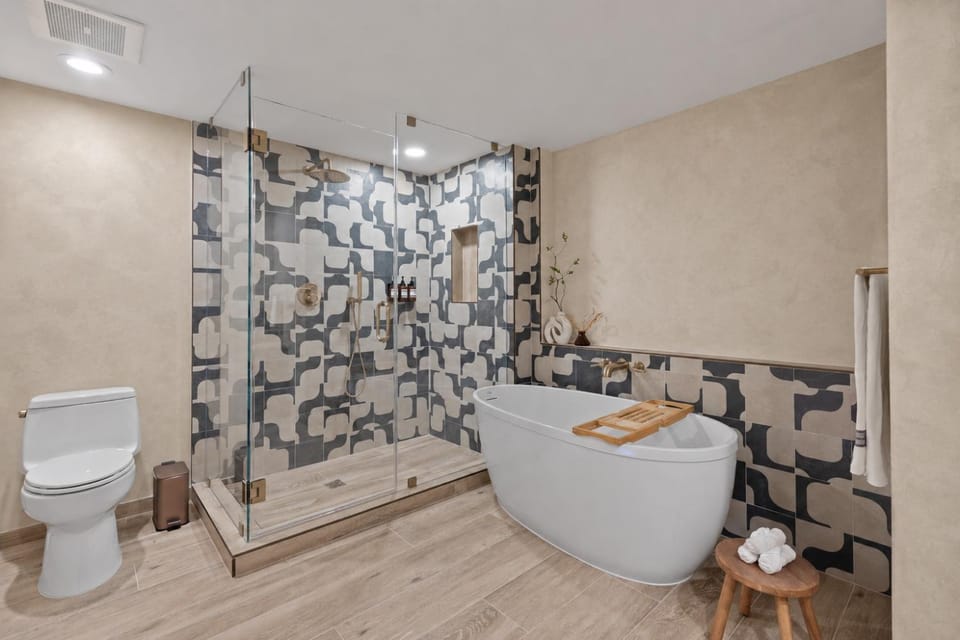 Shower, Toilet, Bathroom, Bath