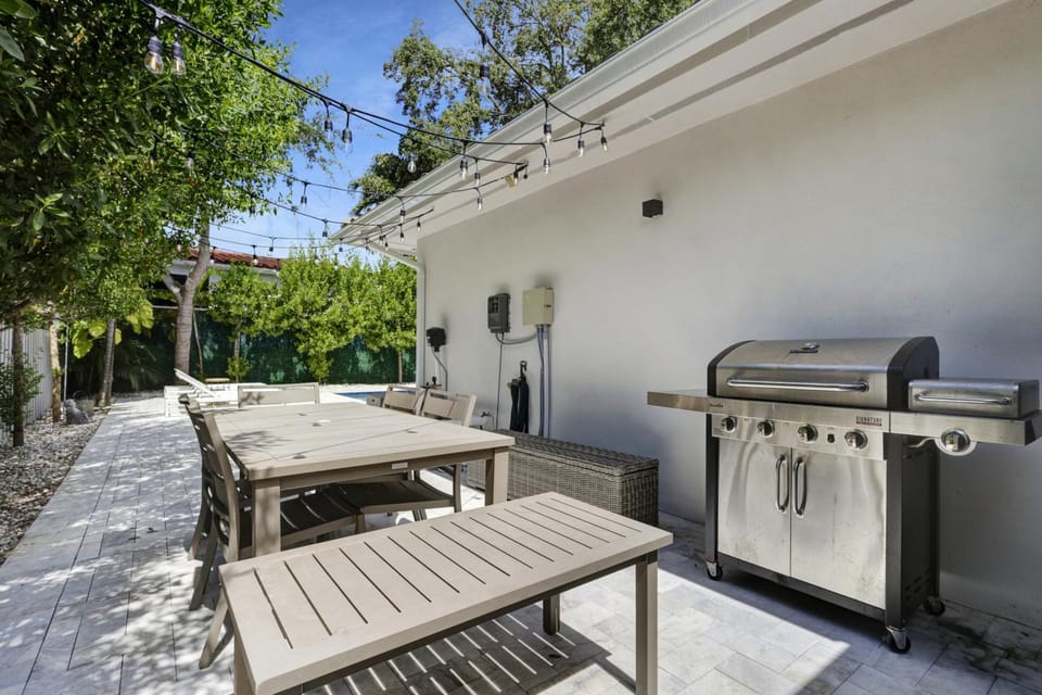 Patio, Day, BBQ facilities, BBQ facilities, Balcony/Terrace, Dining area