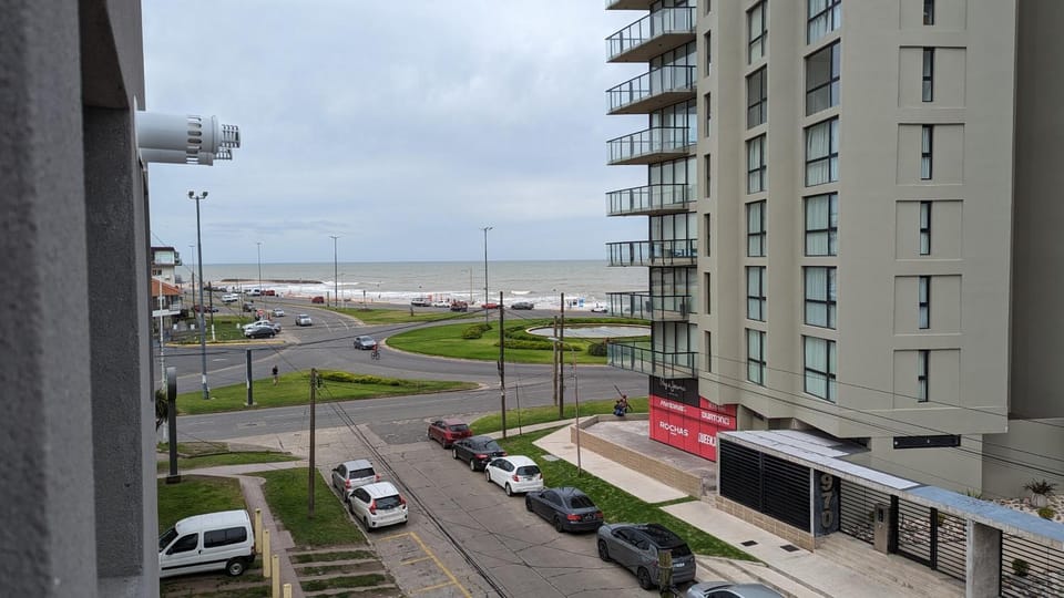 Sea view, Street view