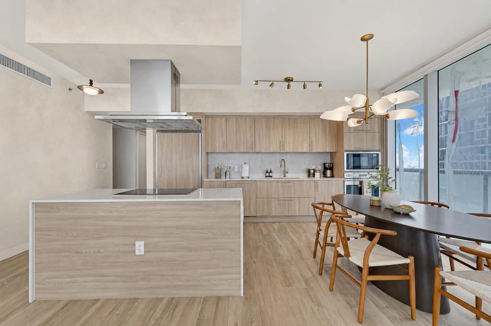 Dining area, kitchen