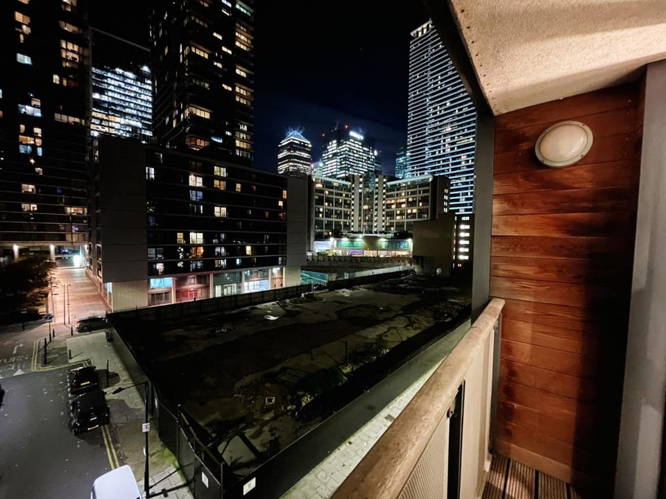 The Canary Hub Apartment in London