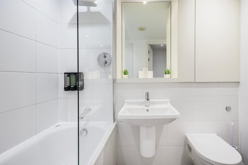 The Canary Hub Apartment in London