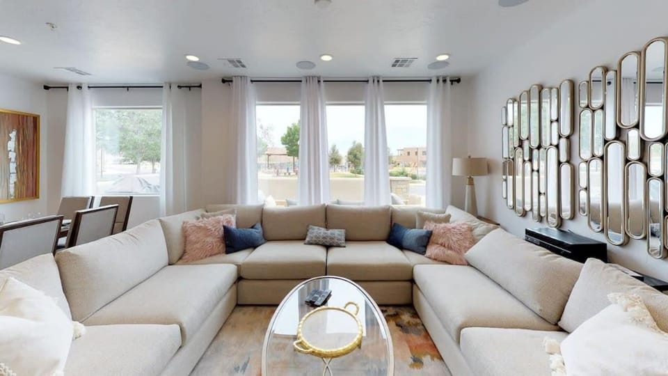 Townhome w Private Hot Tub Air Hockey and more House in Washington