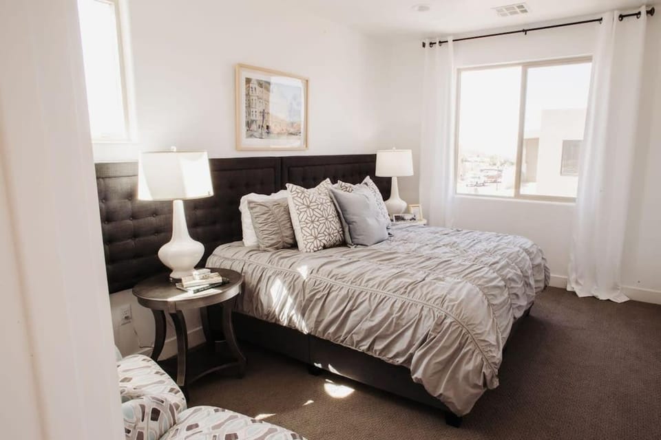 Townhome w Private Hot Tub Air Hockey and more House in Washington