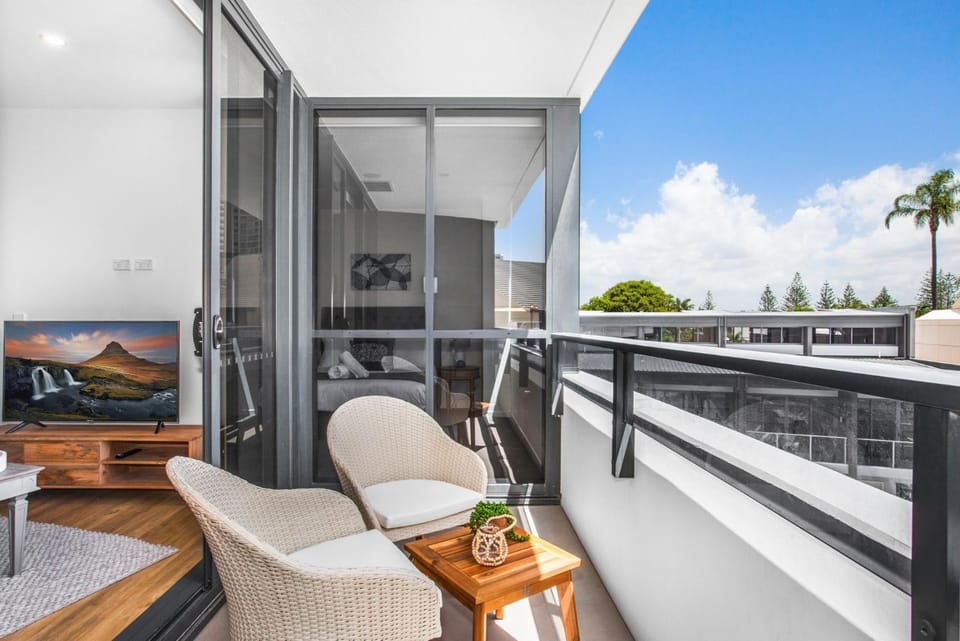 Surfers Paradise 2-Bed Near Beach with Pool & Gym Apartment in Surfers Paradise