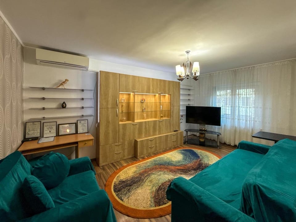 Communal lounge/ TV room, TV and multimedia, Living room, Seating area, Evening entertainment