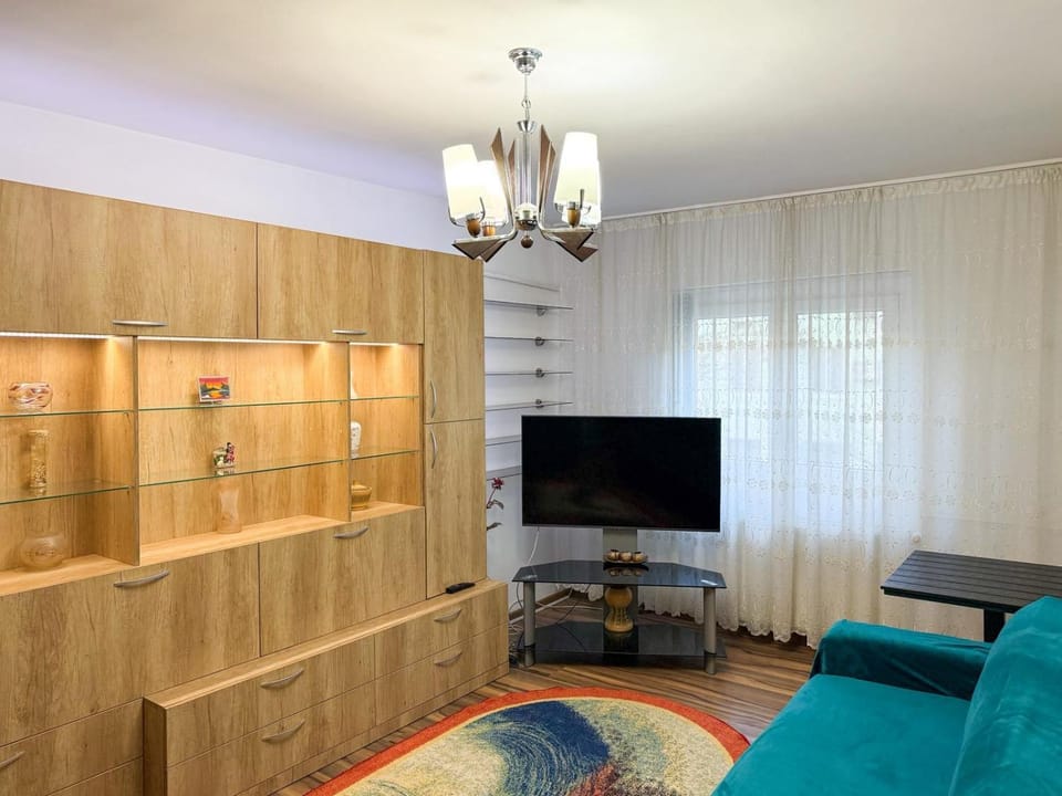 Communal lounge/ TV room, TV and multimedia, Living room, Seating area, Evening entertainment