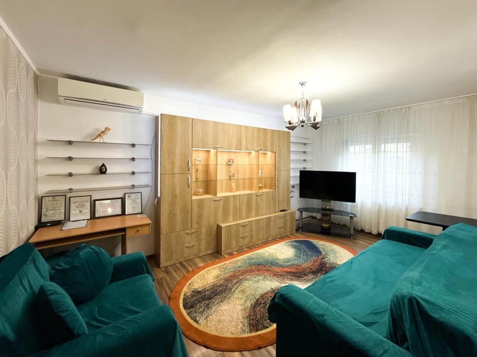 Communal lounge/ TV room, TV and multimedia, Living room, Seating area, Evening entertainment, air conditioner