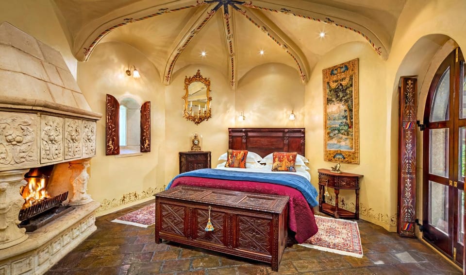 Bedroom, flat iron