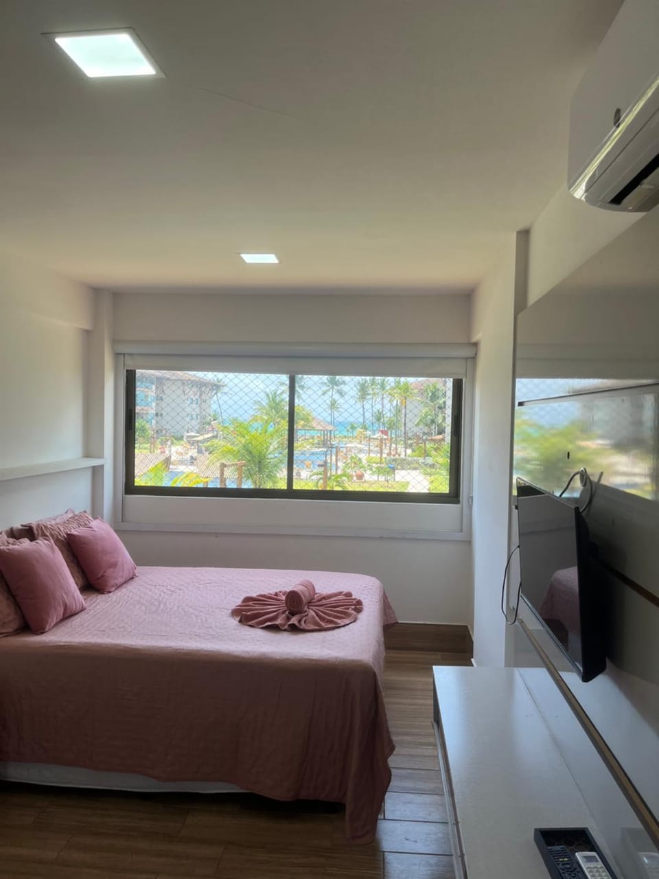 Bed, TV and multimedia, Bedroom, air conditioner