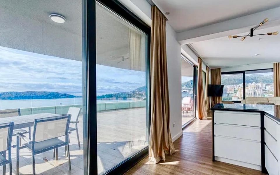 Kitchen or kitchenette, Dining area, Sea view