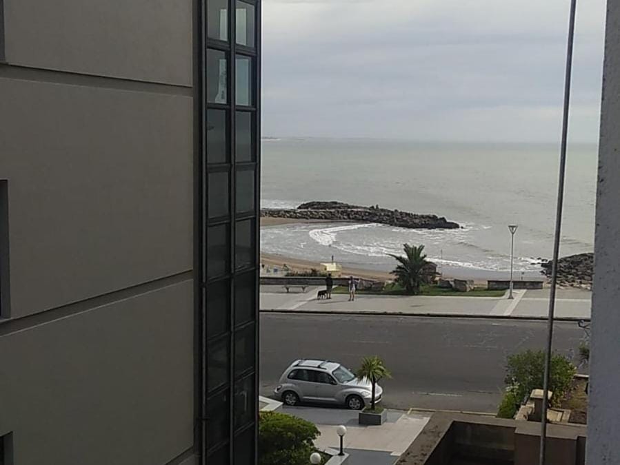 Departamento frente al mar La Perla con cochera Apartment in Mar del Plata