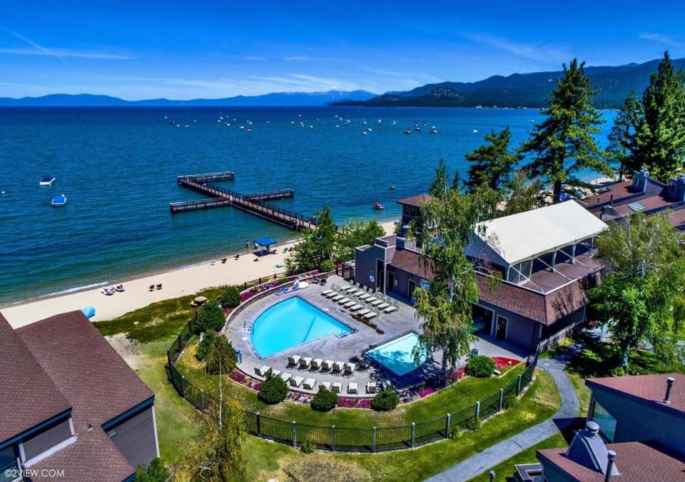 View (from property/room), Sea view, Swimming pool