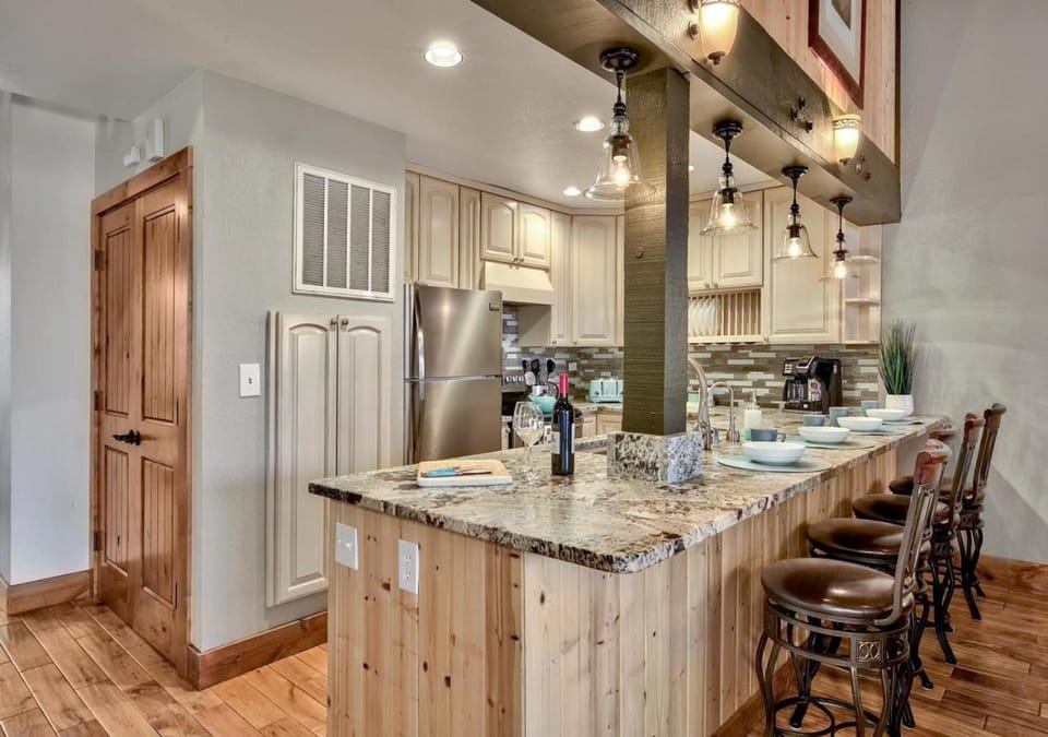Kitchen or kitchenette, Communal kitchen