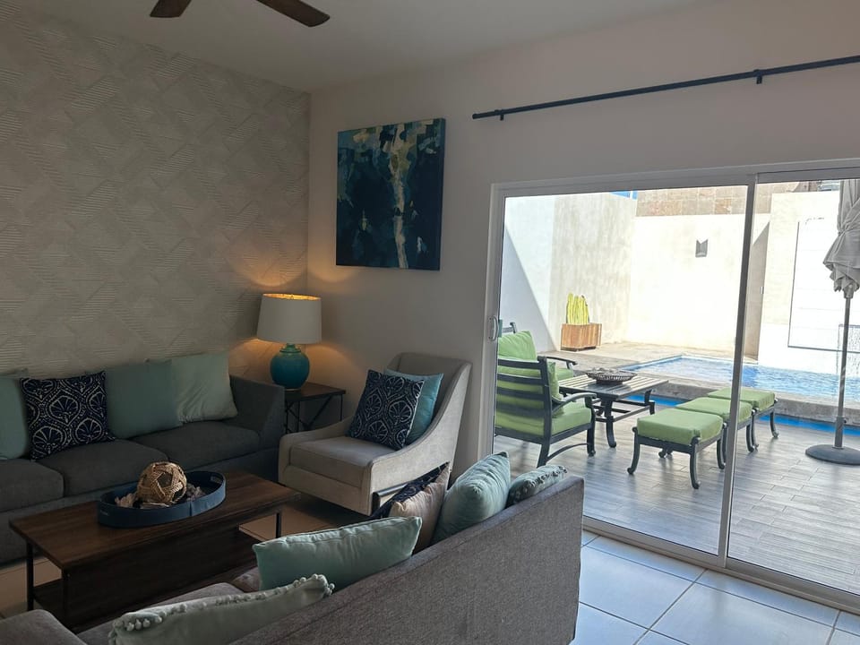 Casa con alberca propia en fraccionamiento coronado House in La Paz