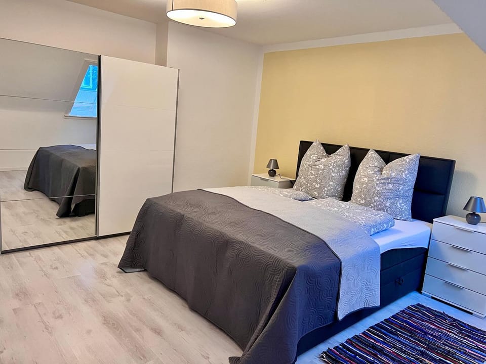 Bed, Photo of the whole room, Bedroom, wardrobe
